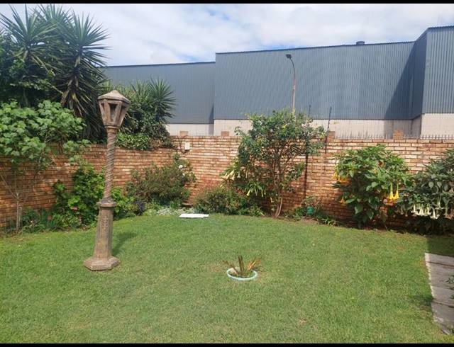 2 BEDROOM TOWNHOUSE FOR SALE IN GREENHILLS